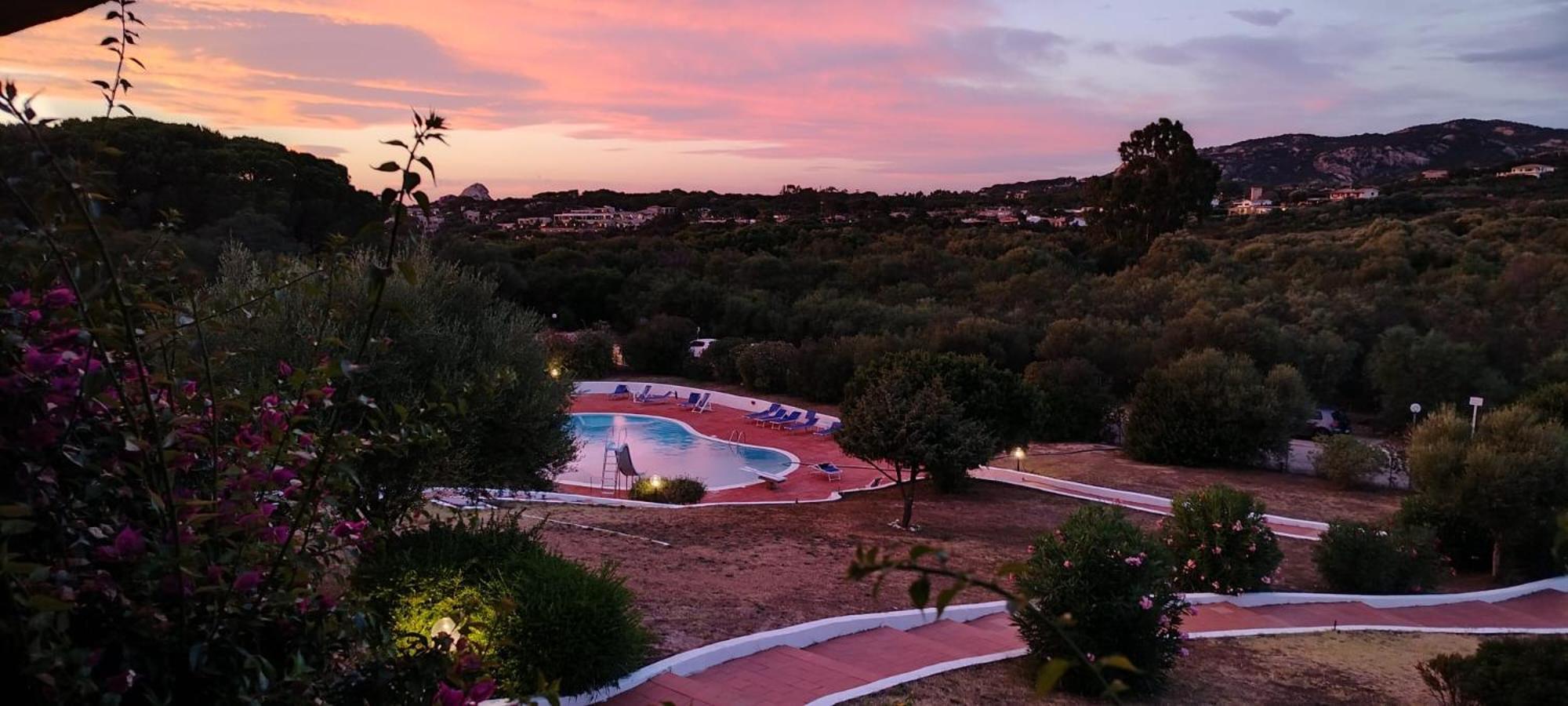 Residence Pinnetta Cala Bitta Baja Sardinia Exteriör bild